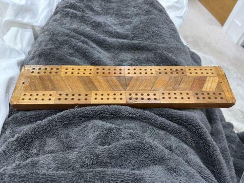 Vintage wooden cribbage board - wooden,