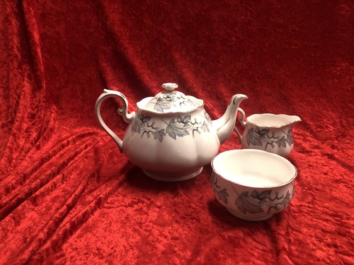 Royal albert bone - albert, china