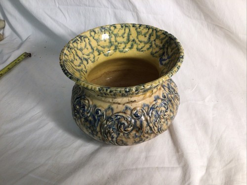 Antique spongeware cuspidor