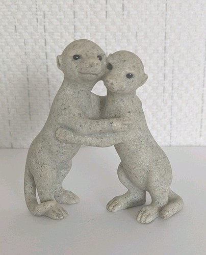 Fountasia meerkats hugging - fountasia,