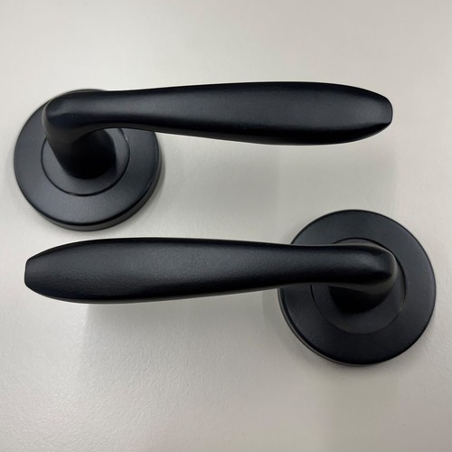 Black door handles internal - door,