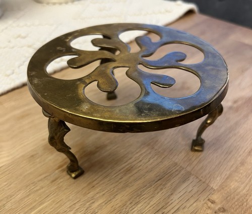 Brass vintage trivet stand - brass,