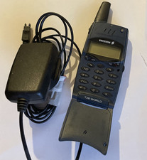 Ericsson T28 World (2000) - Metropolitan Blue - GSM/PCS Retro Flip Phone