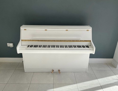 Beautiful upright piano - upright, in