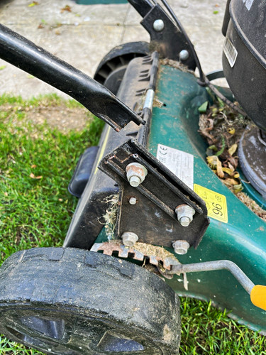 Self propelled lawn mower - propelled,