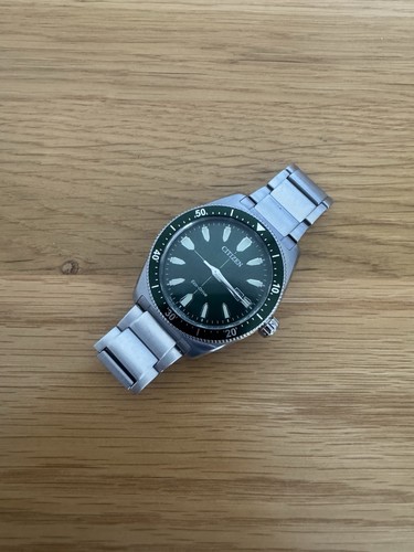 Citizen eco drive - green, dial