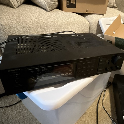 Onkyo quartz synthesized tuner - synthesized,
