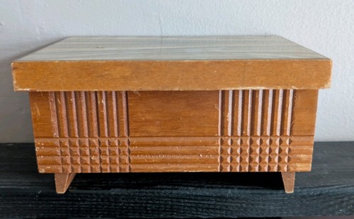 Vintage musical jewellery box - musical,