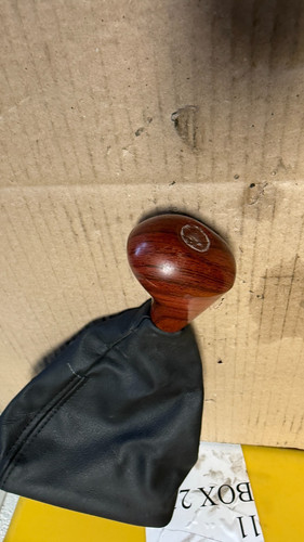 Gear knob with - gear, gaiter