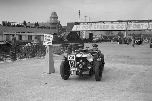 Magnette race car - magnette,