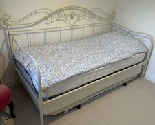 Laura Ashley 2 Singles Day Bed