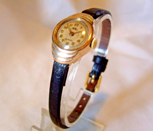Ladies wrist watch 9ct - ladies,