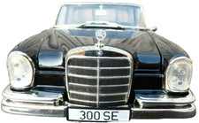 Mercedes Benz 300 SE Revell 1
