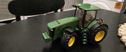 Britains john deere 8400r - john,