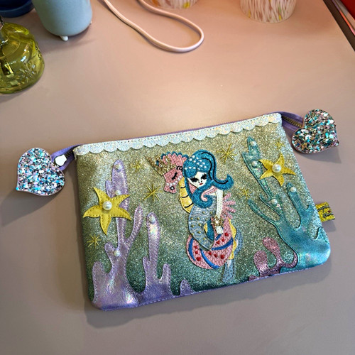 Irregular choice barnacle - irregular,