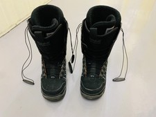 Thirty two snowboard boots
