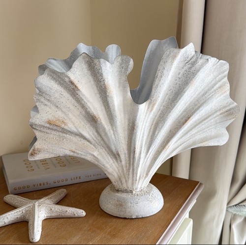 White metal clam shell - white,
