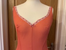 VINTAGE SALMON PINK SUPER SILKY ULTRA SHEER NYLON & LACE FULL SLIP PETTICOAT 