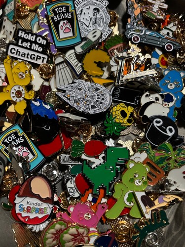 Enamel badge mystery - , bags