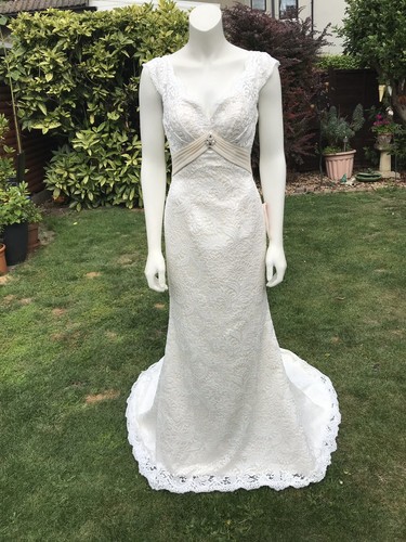 Stunning lace wedding dress - stunning, dress-