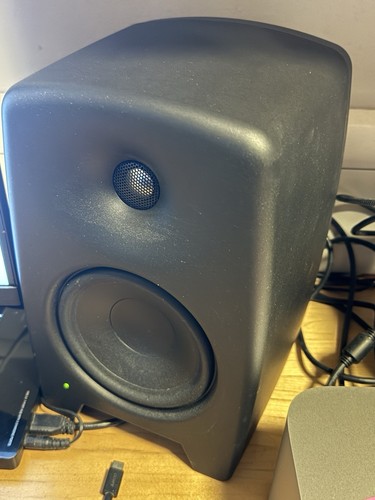 Genelec m030 active studio - genelec,