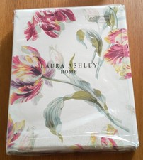 LAURA ASHLEY Gosford Cranberry