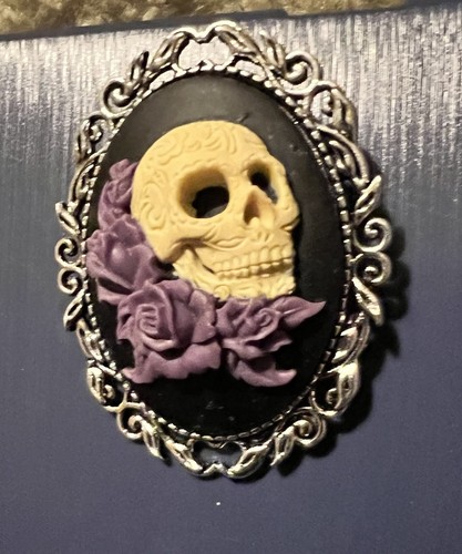 Large skull purple roses cameo - purple,