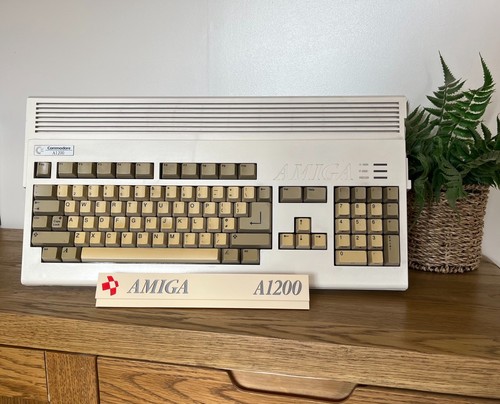 Amiga a1200 display stand - display,