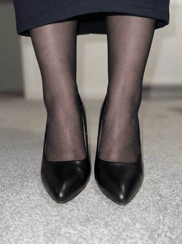 Stunning black pointed toe - stunning,