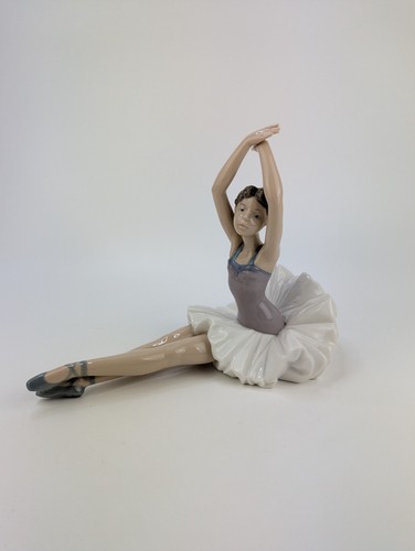 Nao lladro white porcelain - by,