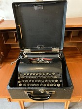 Corona Typewriter floating shift 043-B CIRC 40’s, case (x-army medic). Free Del.