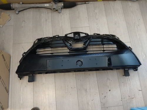 Toyota yaris front grill - ,