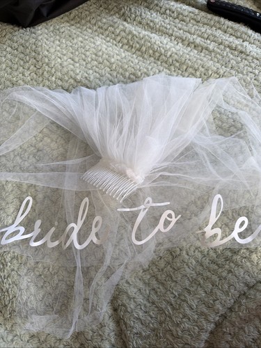 Bride veil white hen do - be,