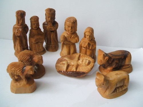 Hand carved wooden - r,