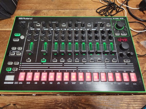 Roland rhythm performer - roland,