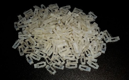 Moulding clips for - clips,