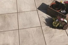 BRADSTONE PEAK RIVEN  LIGHT GREY PAVING SLABS 600X600X35MM  CODE 03085