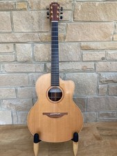 Lowden F-32c Solid Sitka spruce top Solid Indian Rosewood back and sides 