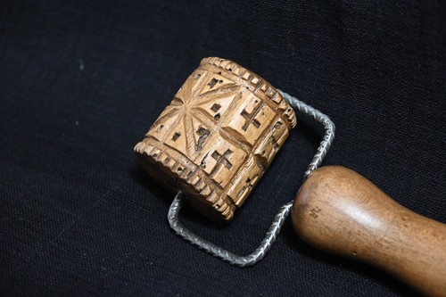 Stunning hand carved - stunning, wooden