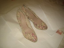 Ladies shoes ‘ Graceland ‘ – size 5 – flower pattern – good condition