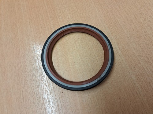 Flywheel oil seal bay - oil,