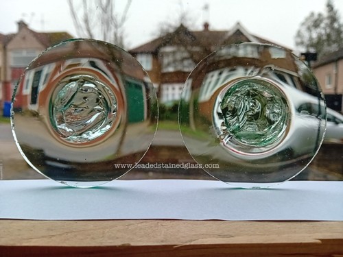 Two pontil roundels - ,