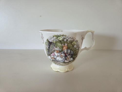 Royal doulton tea cup - royal,