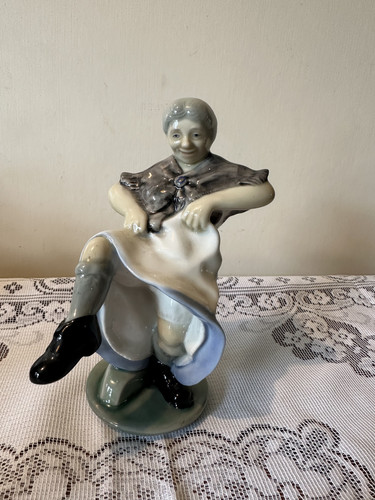 Irish wade figurine widda - figurine,