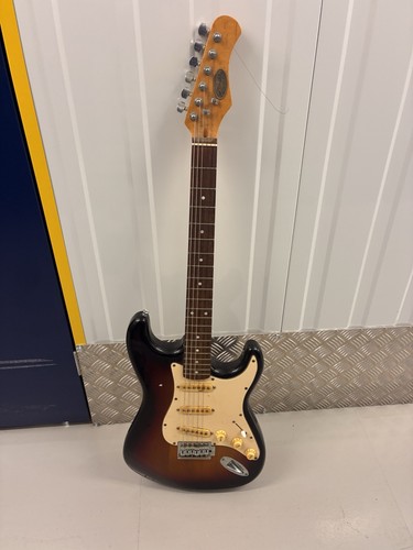 Stagg strat style electric - stagg,