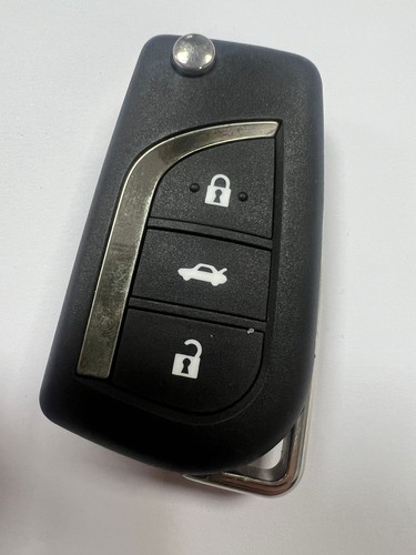 Genuine toyota button remote - toyota,