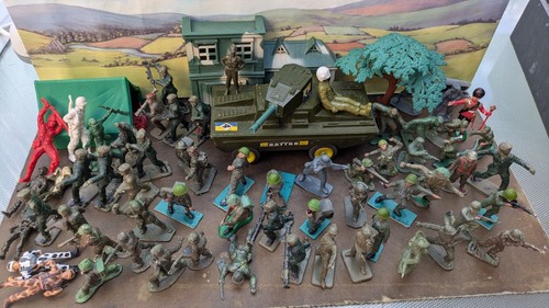 Vintage plastic toy soldiers - vintage,