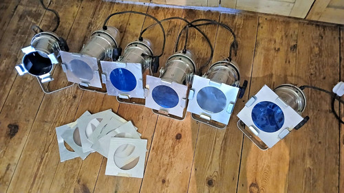 Six vintage metal stage - six,