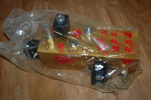 Genuine jcb 220803 valve - jcb, 25/220803