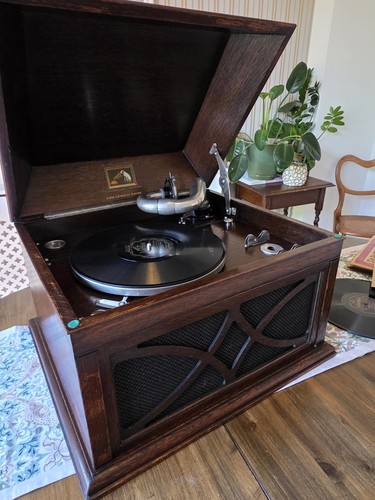 Antique gramophone hmv 104 - antique,